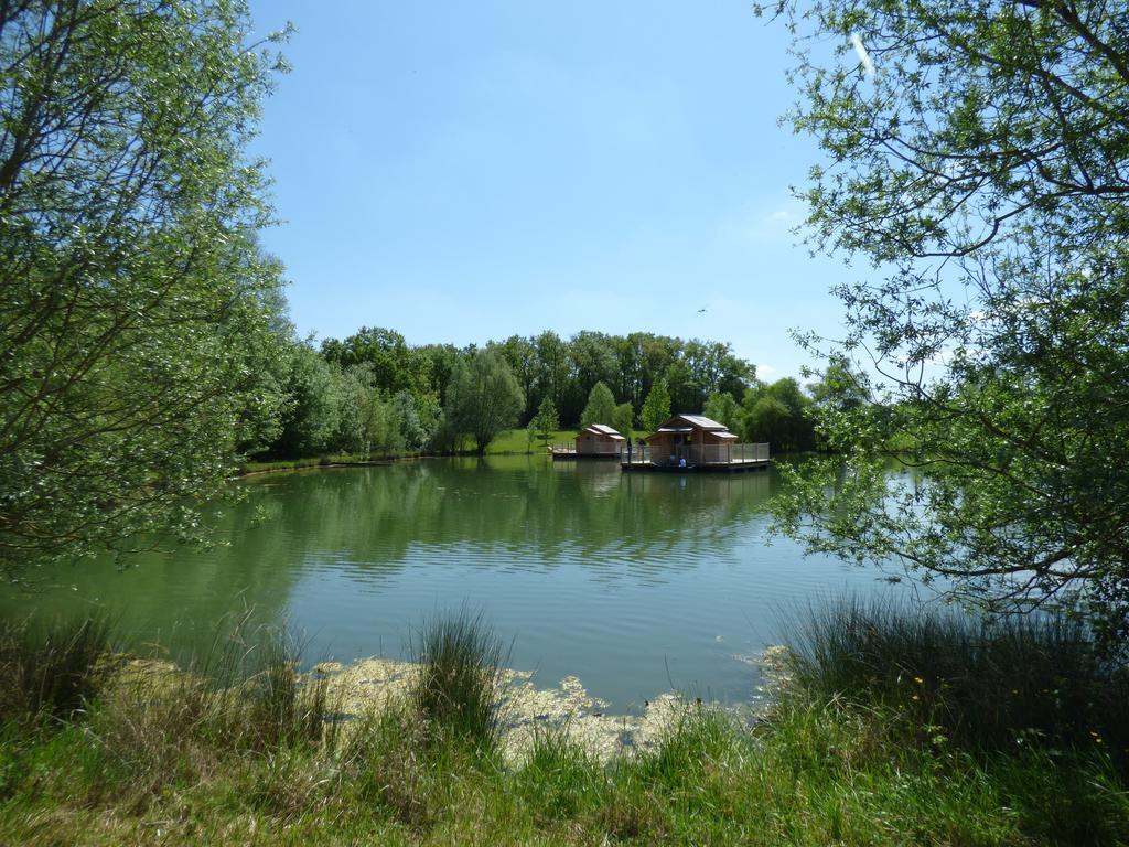 Готель Cabanes Flottantes Du Lac De Pelisse Douzains Екстер'єр фото