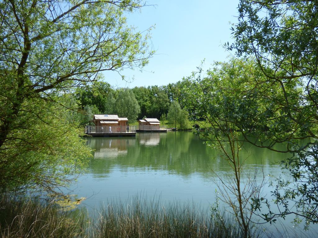 Готель Cabanes Flottantes Du Lac De Pelisse Douzains Екстер'єр фото