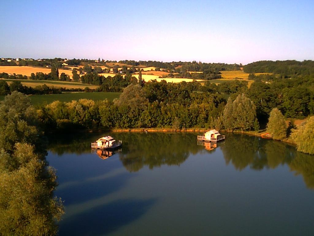 Готель Cabanes Flottantes Du Lac De Pelisse Douzains Екстер'єр фото